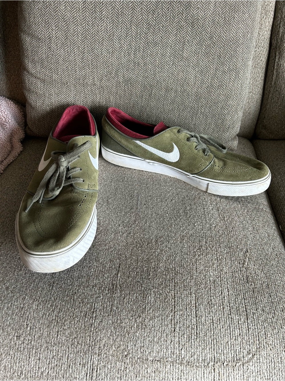Nike Men’s SB Stefan Janoski Medium Olive/White Team Red Shoe 333824-216 Size 13